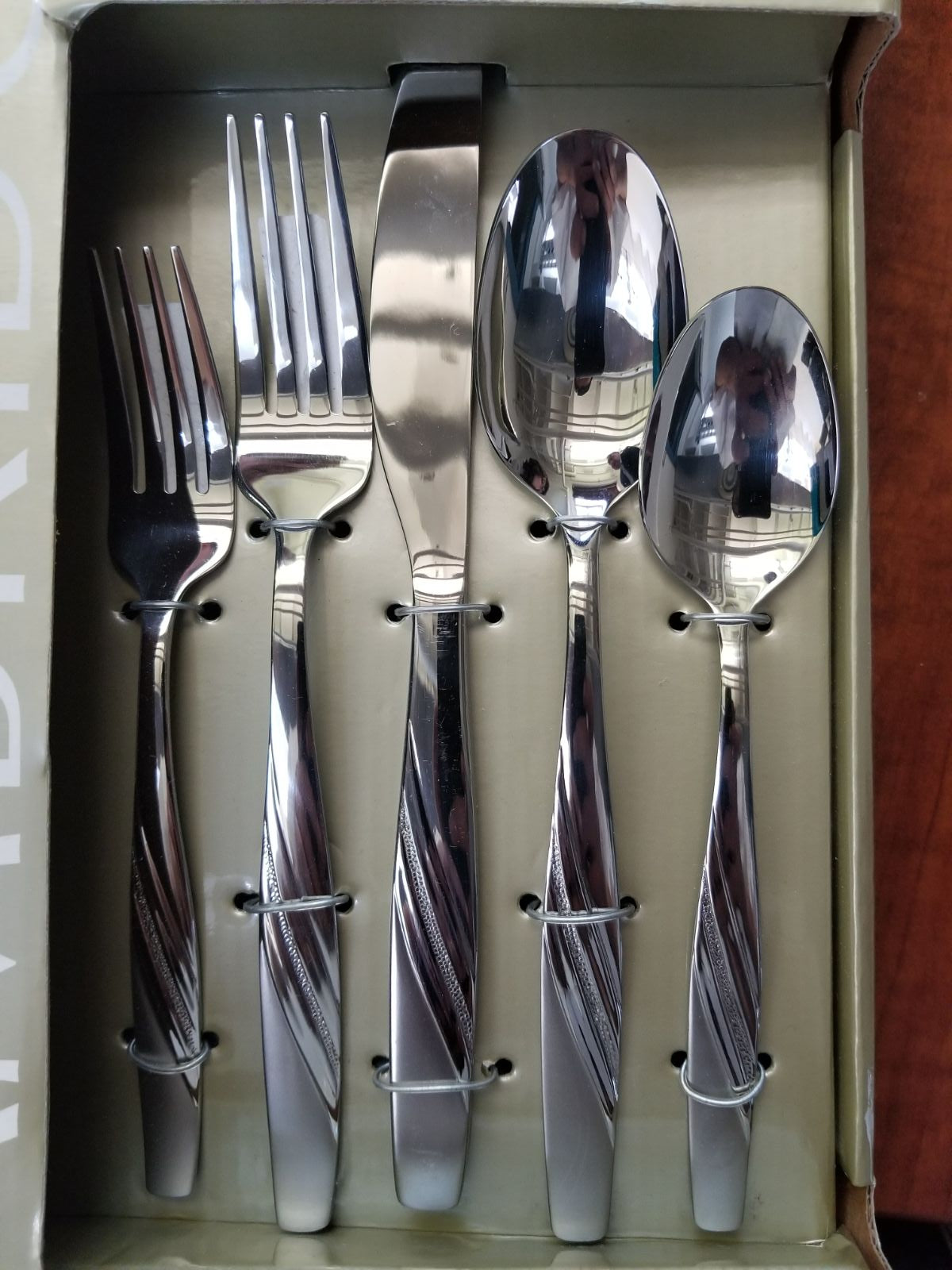 Cambridge 20 Piece Flatware Set, Misha Sand/Pebble 18/0