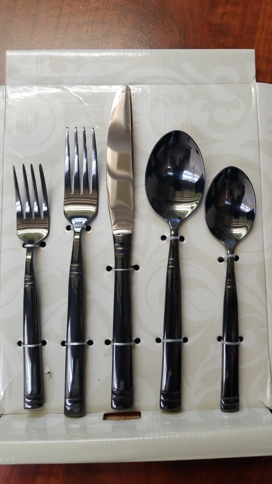 Holister Metropolitan 20 Piece Flatware Set, Stephanie Black Ebony